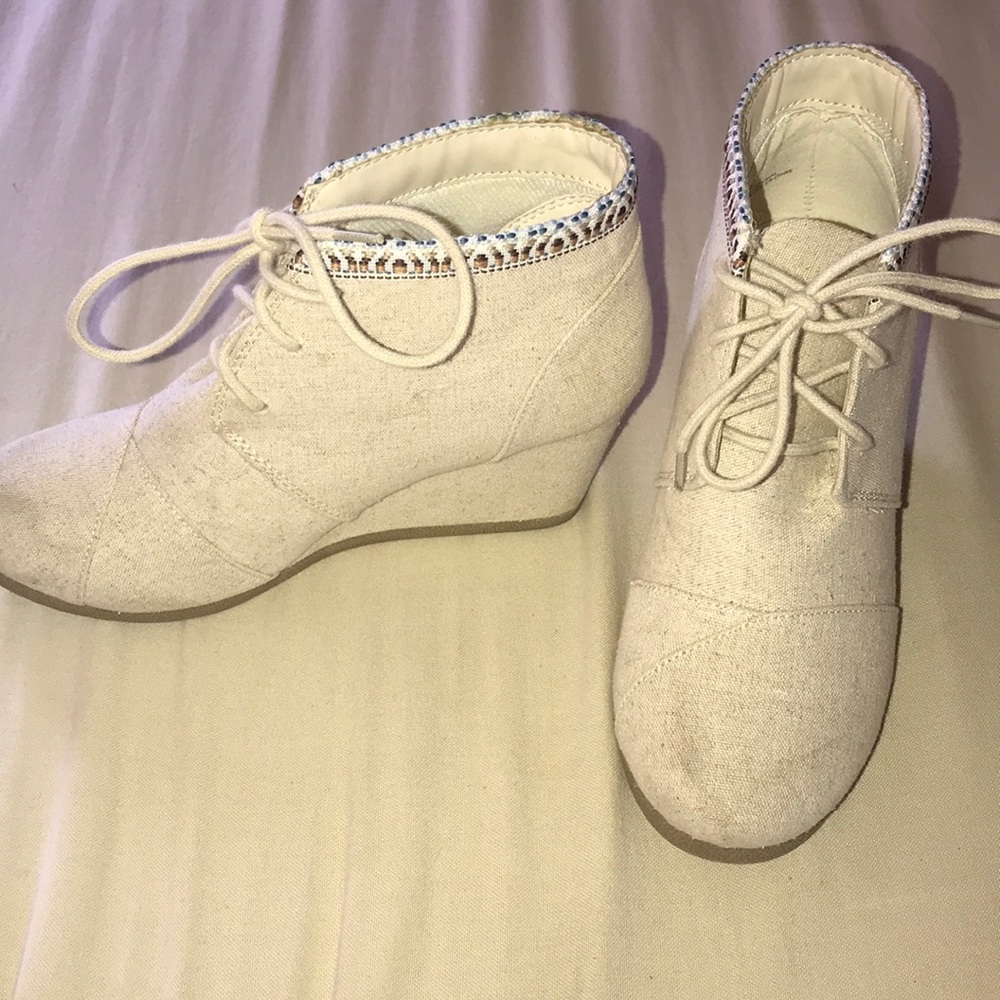 Cream colored booties - Picture 2 of 2